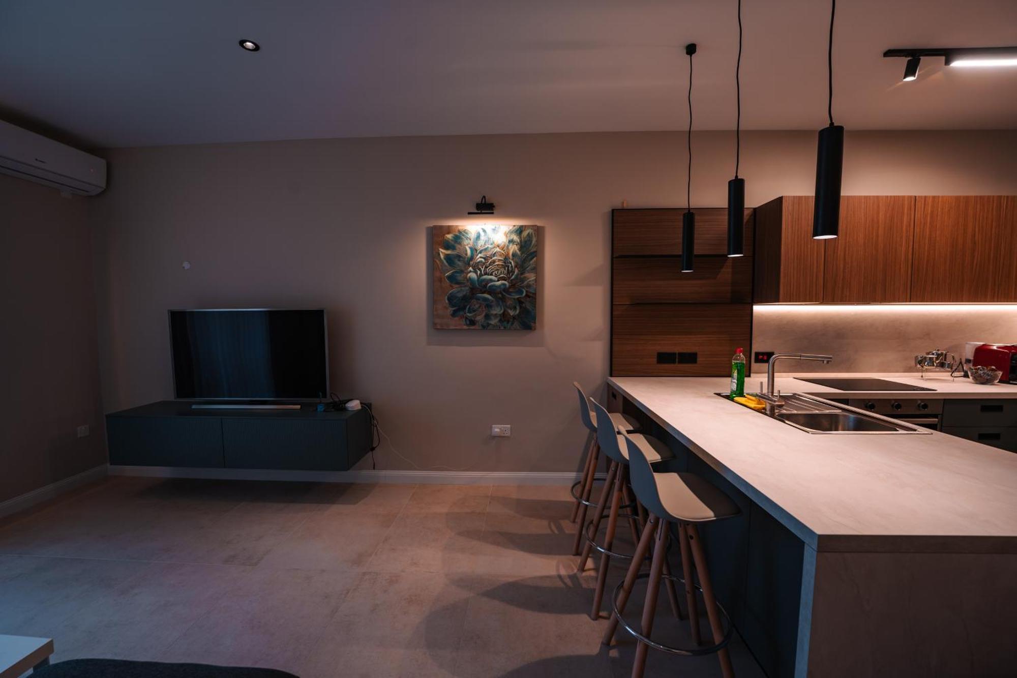 公寓 Modern 2 Bed & 2 Bth *