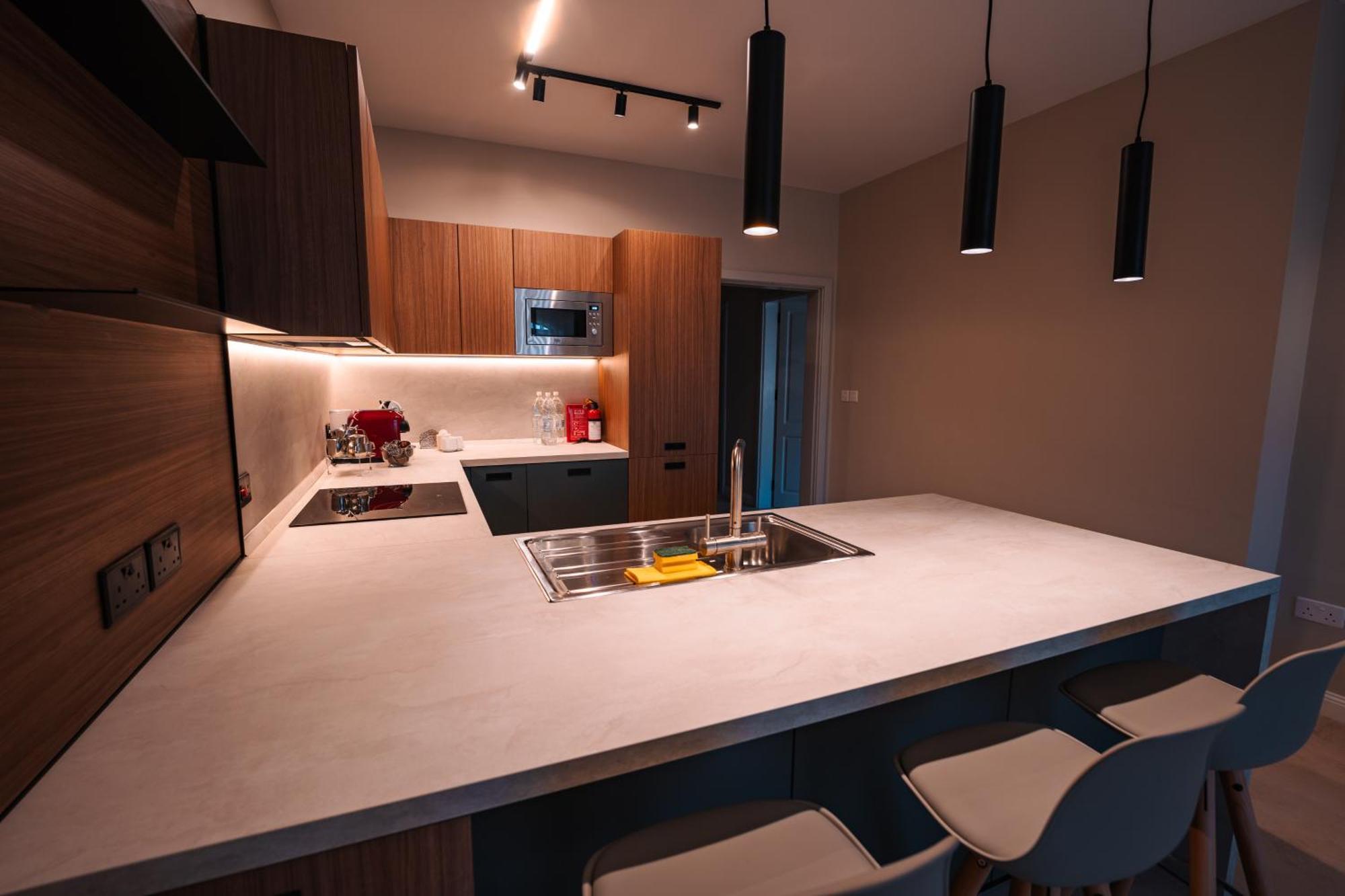 Modern 2 Bed & 2 Bth 公寓