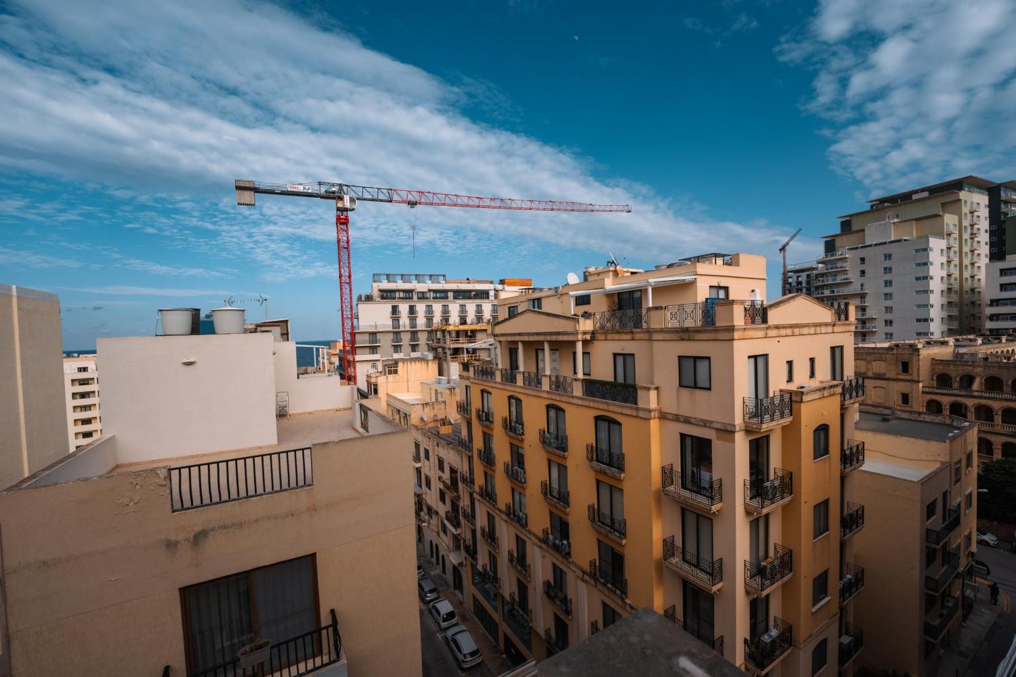 Modern 2 Bed & 2 Bth Sliema