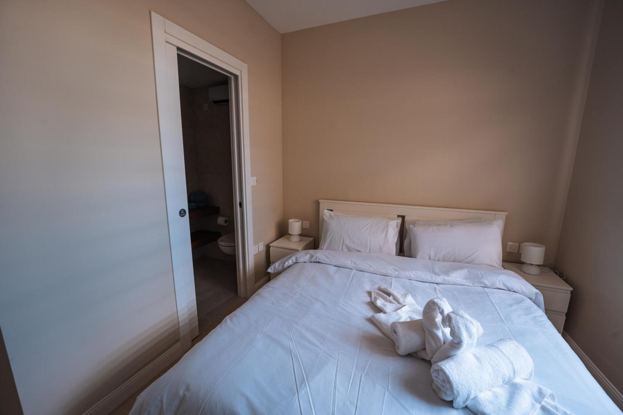Apartment Modern 2 Bed & 2 Bth *