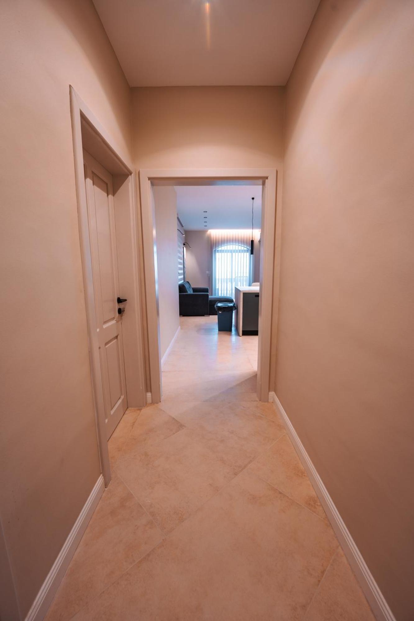 Modern 2 Bed & 2 Bth Apartment